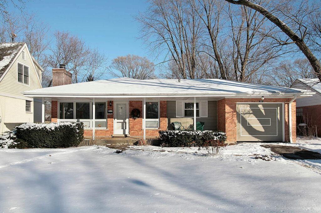 alt="gutter cleaning before winter Roanoke VA"